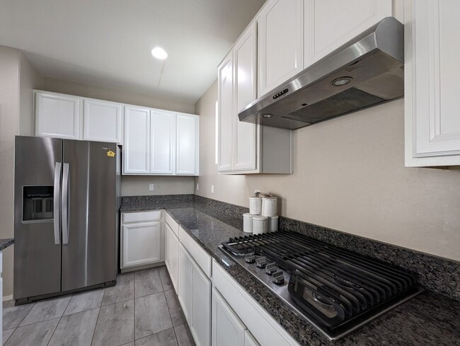 Building Photo - 1253 N 166th Ave