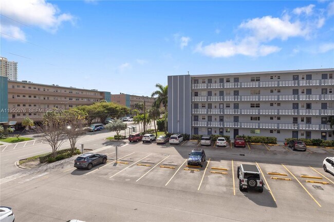 Building Photo - 301 NE 14th Ave