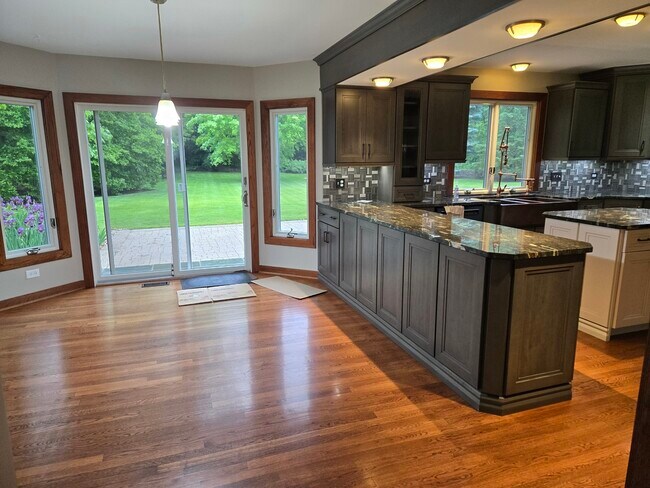 Building Photo - 25805 N Arrowhead Dr