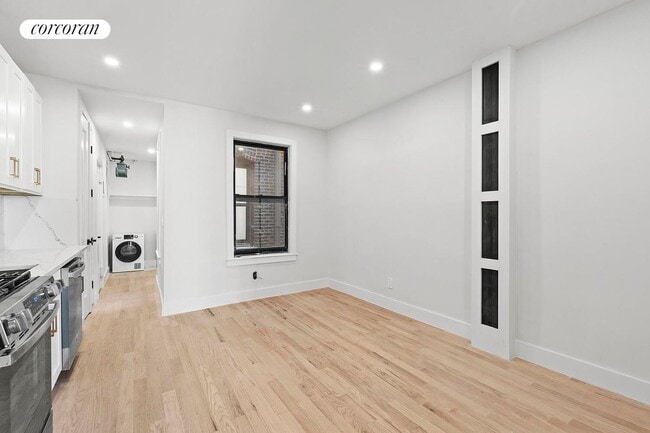 Building Photo - 204 W 96th St
