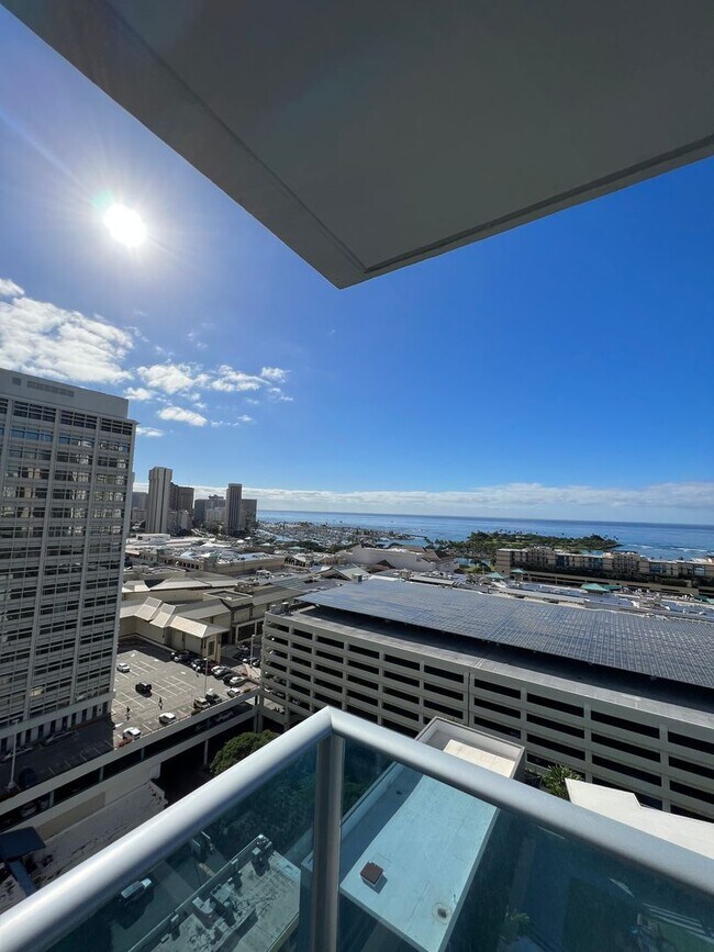 Building Photo - ** 2 BEDROOM 2 BATH** 2 covered PARKING, O...