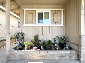 Building Photo - Charming and Updated Duplex in Peaceful Ca...