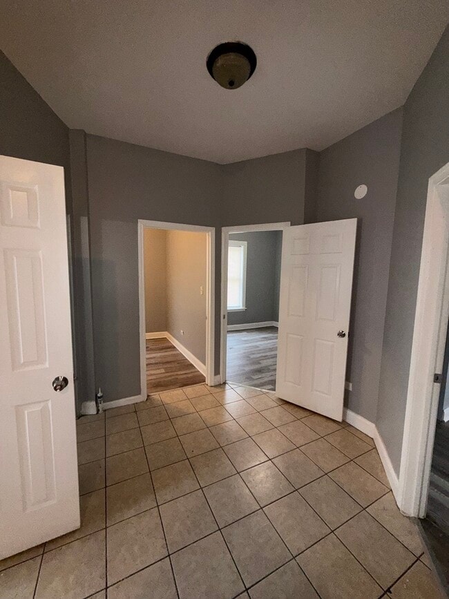 Building Photo - 6444 S Eberhart Ave