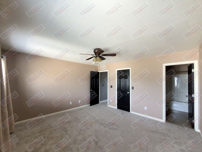 Building Photo - 3301 Quacker Ave