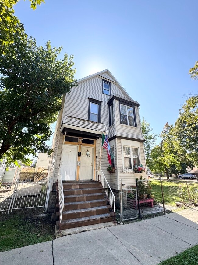 Building Photo - 4153 W Wabansia Ave