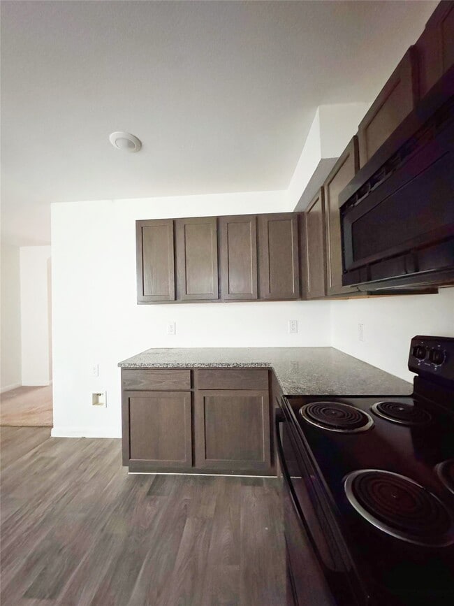 Building Photo - 245 Water Oak