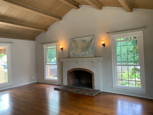 Building Photo - 4222 S Bronson Ave