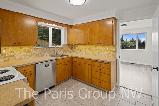 Building Photo - Lovely 2025 Remodeled Shoreline 4BR in Ric...