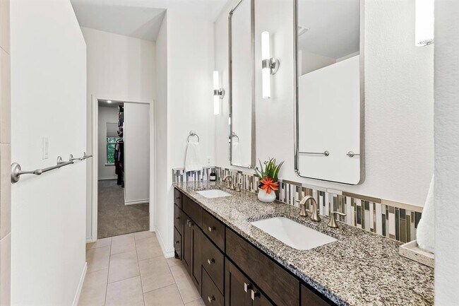 Building Photo - 221 Adams St