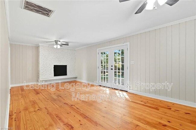 Building Photo - 4850 Ellen Ave