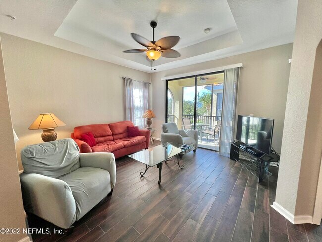 Building Photo - 145 Calle el Jardin