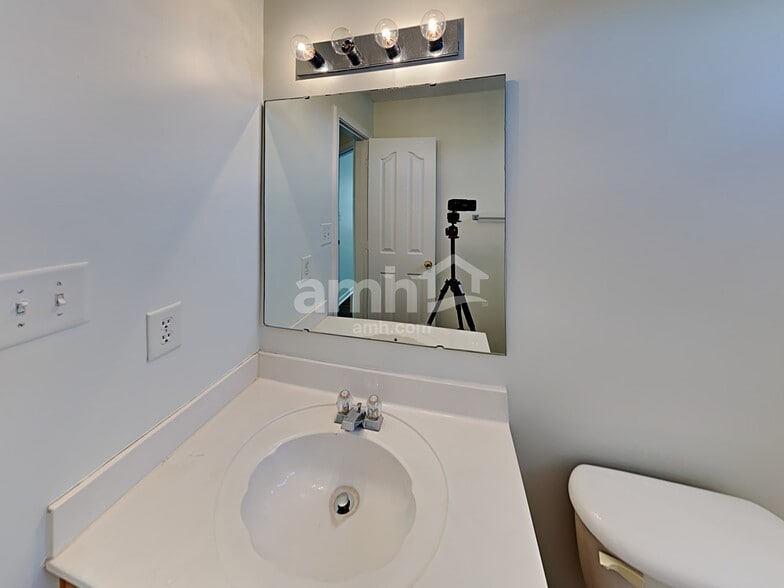 Building Photo - 14842 Jerpoint Abby Dr