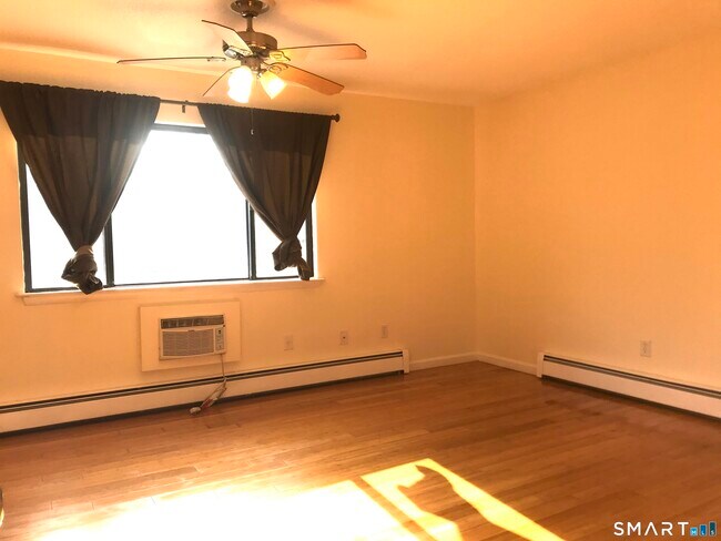 Building Photo - 60 Plainfield Ave