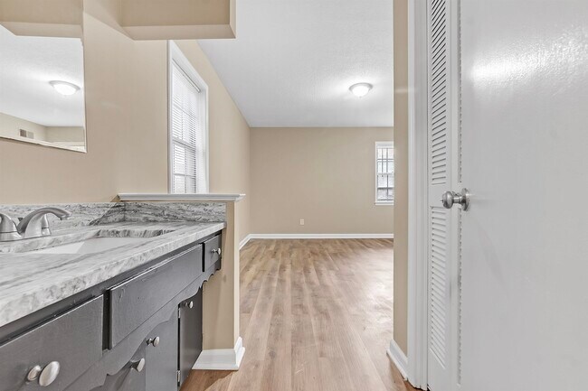 Building Photo - 5304 Haleville Rd
