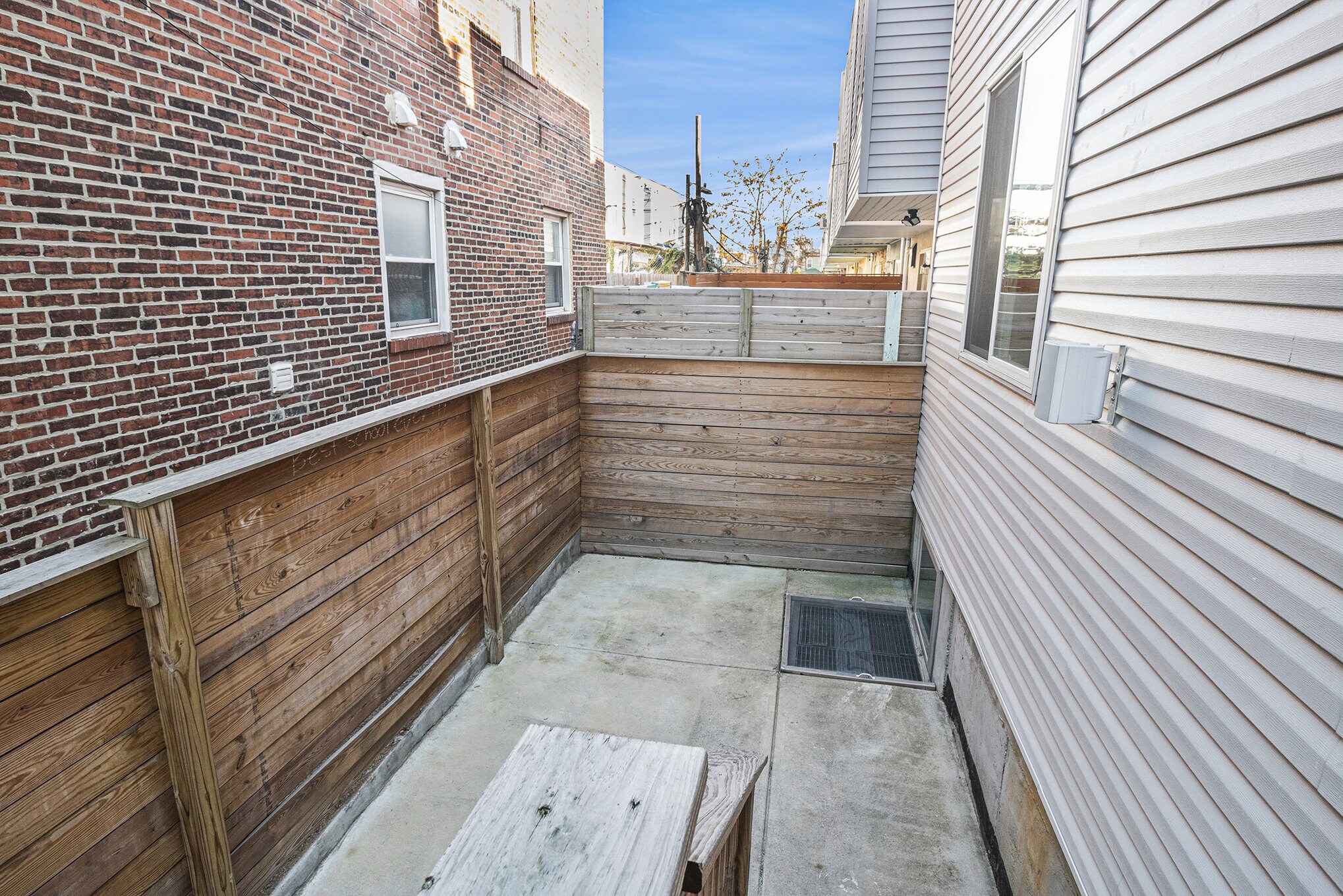 Building Photo - 1853 Hoffman St