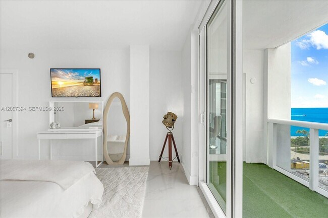 Building Photo - 10275 Collins Ave