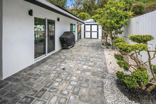 Building Photo - 6073 Avenida Chamnez