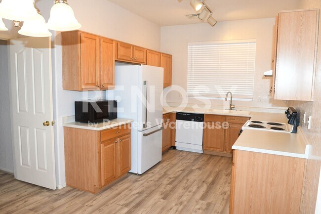 Building Photo - Ideal 3 Br 2 Ba 2 Cg Home Near Loop 303 & Greenway in Surprise!