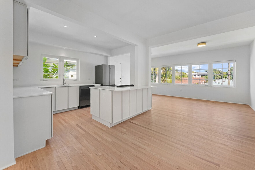 Building Photo - 3705 Ponce de Leon Blvd