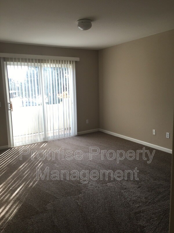 Building Photo - 565
