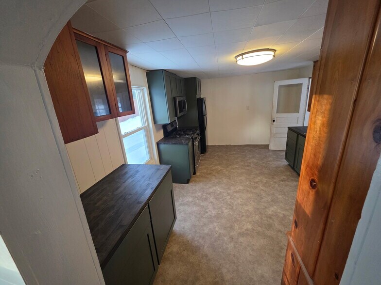 Building Photo - 9097 E D Ave