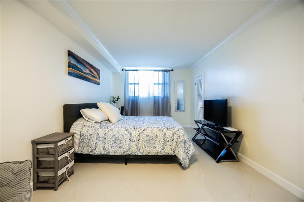 Building Photo - 3001 S Ocean Dr