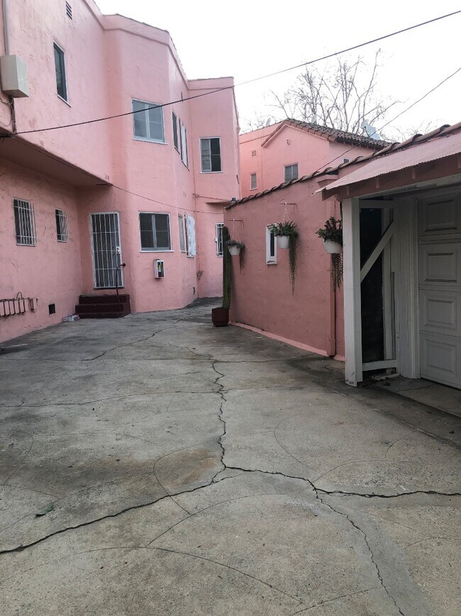 Building Photo - 3207 W 43rd Pl