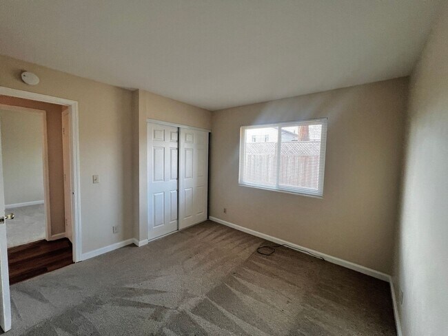 Building Photo - East Petaluma Four Bedroom Home
