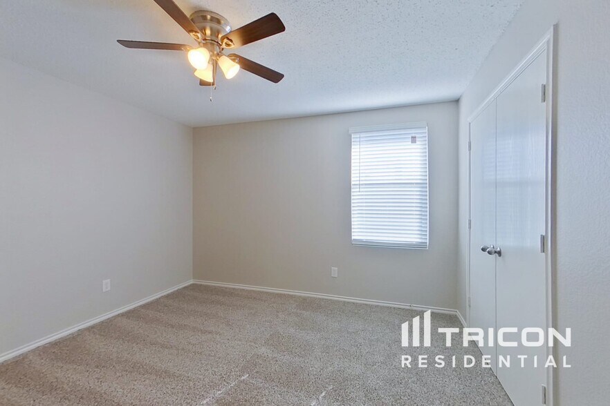 Building Photo - 16616 Jasmine Springs Dr