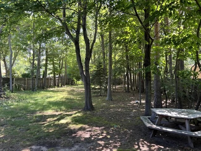 Building Photo - 9 S 160th Ave