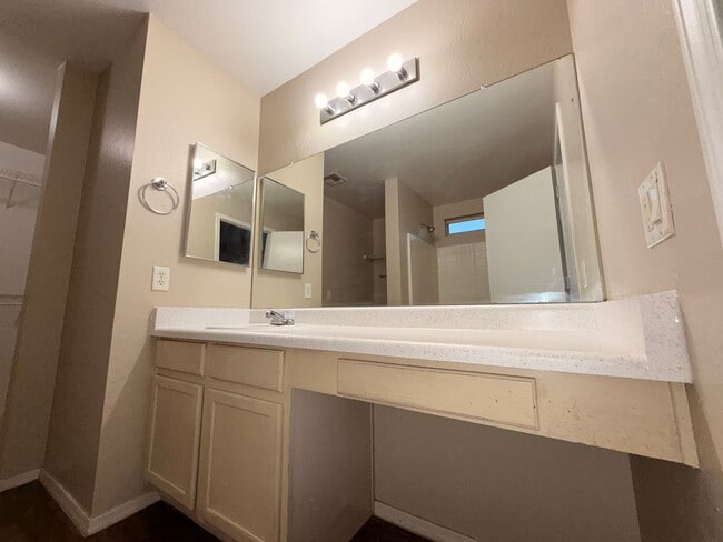 Building Photo - Refinished 4 by 2.5 Avondale Home - Corner...