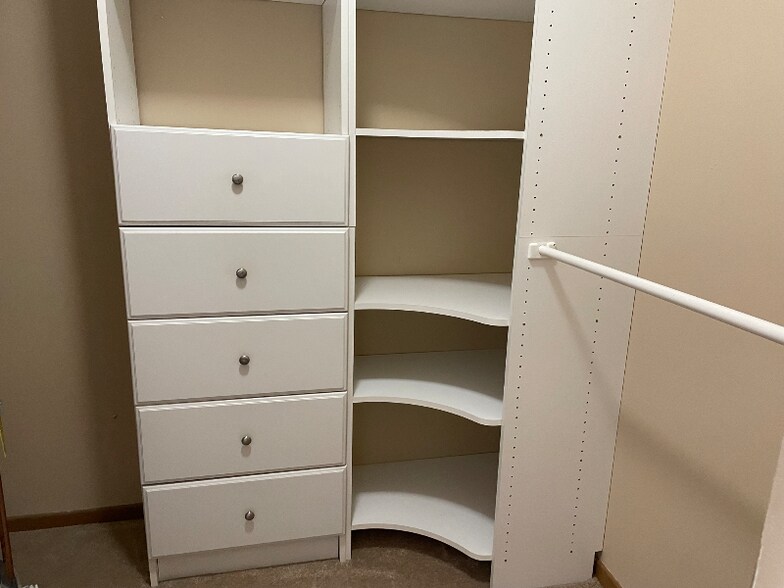 Building Photo - 2160 Ridge Dr