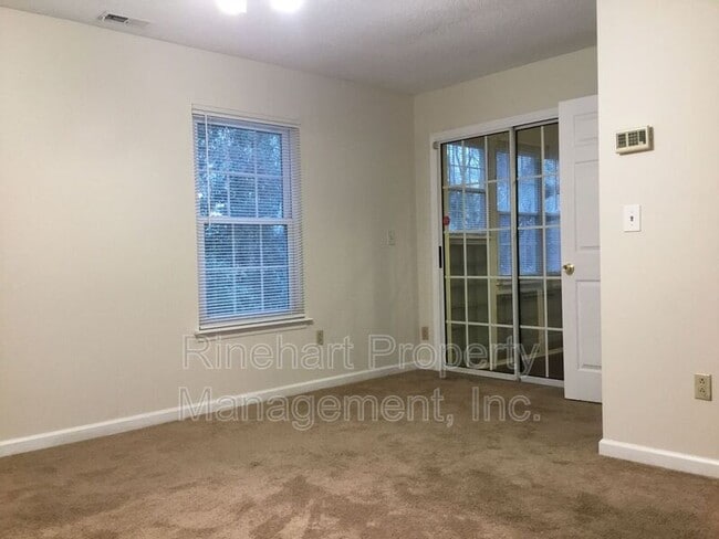 Building Photo - 1573 Hunt Club Ct