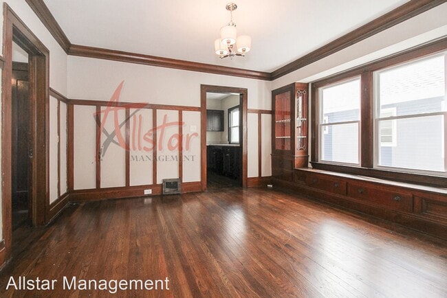 Building Photo - 2 br, 1 bath House - 1335 W 91st (up)