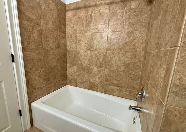 Building Photo - Available 2/1. GORGEOUS 3 BR/2.5 BA Home in Marais in Seaside Farms!