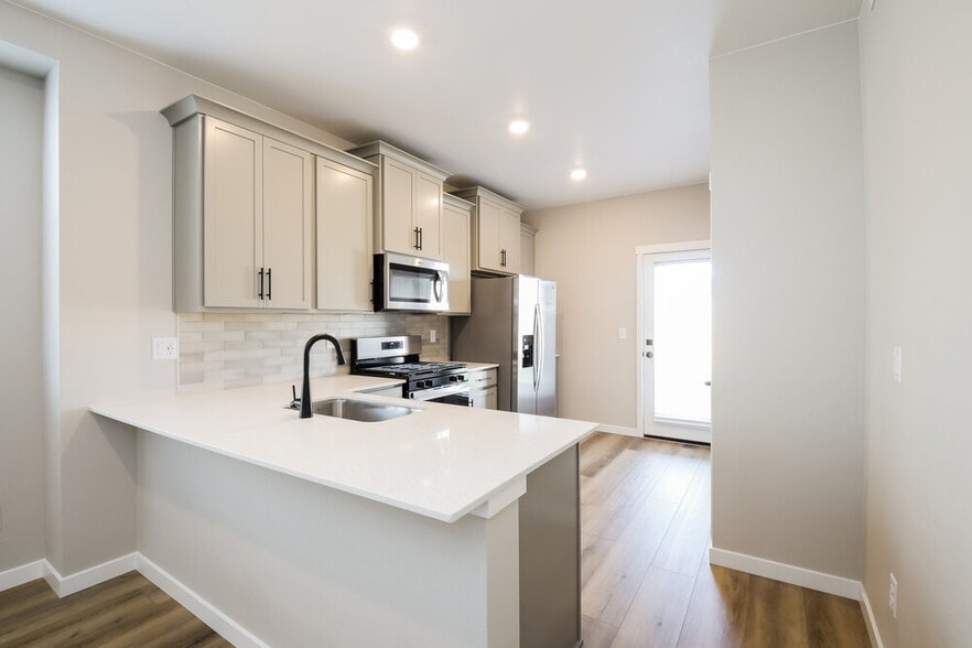 Building Photo - 9468 Yampa St