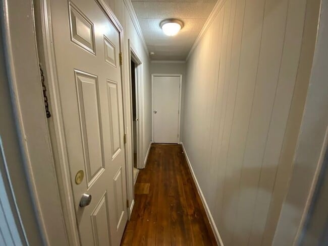 Building Photo - The Perfect 1 Bedroom is Ready For You!