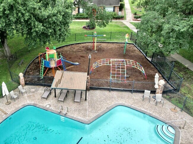 Building Photo - 10721 Sandpiper Dr