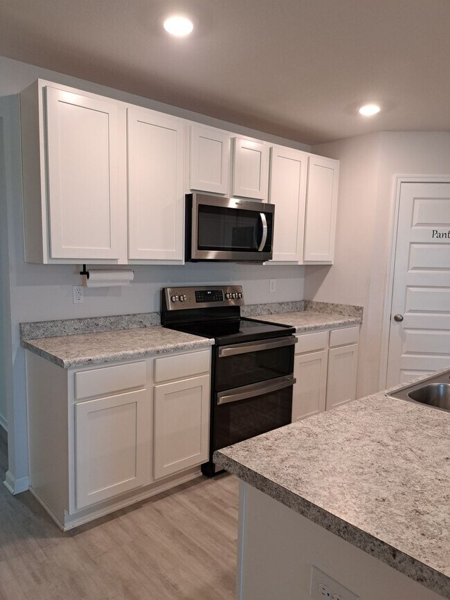 Building Photo - 6541 Slabinski Ln