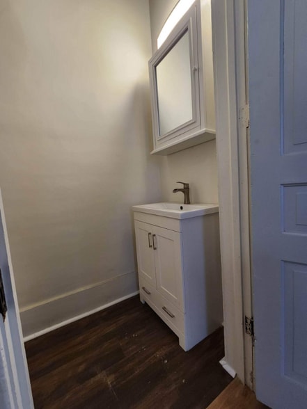 Building Photo - 21 Rose Ave