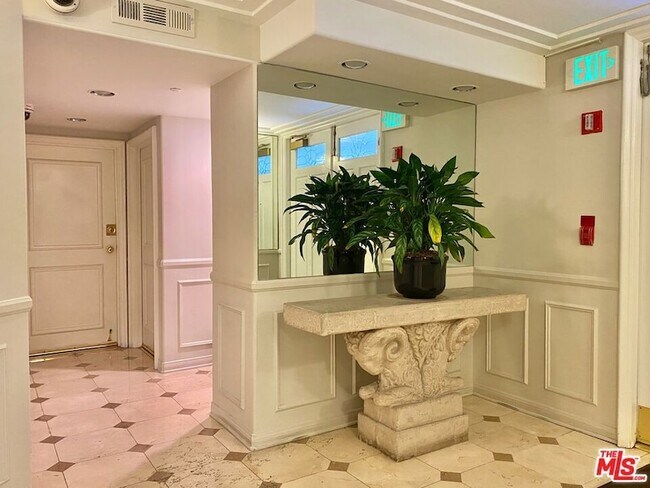 Building Photo - 2349 S Beverly Glen Blvd