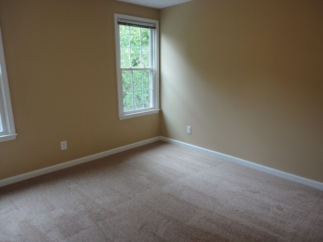 Building Photo - 1034 Chesterfield Place NW