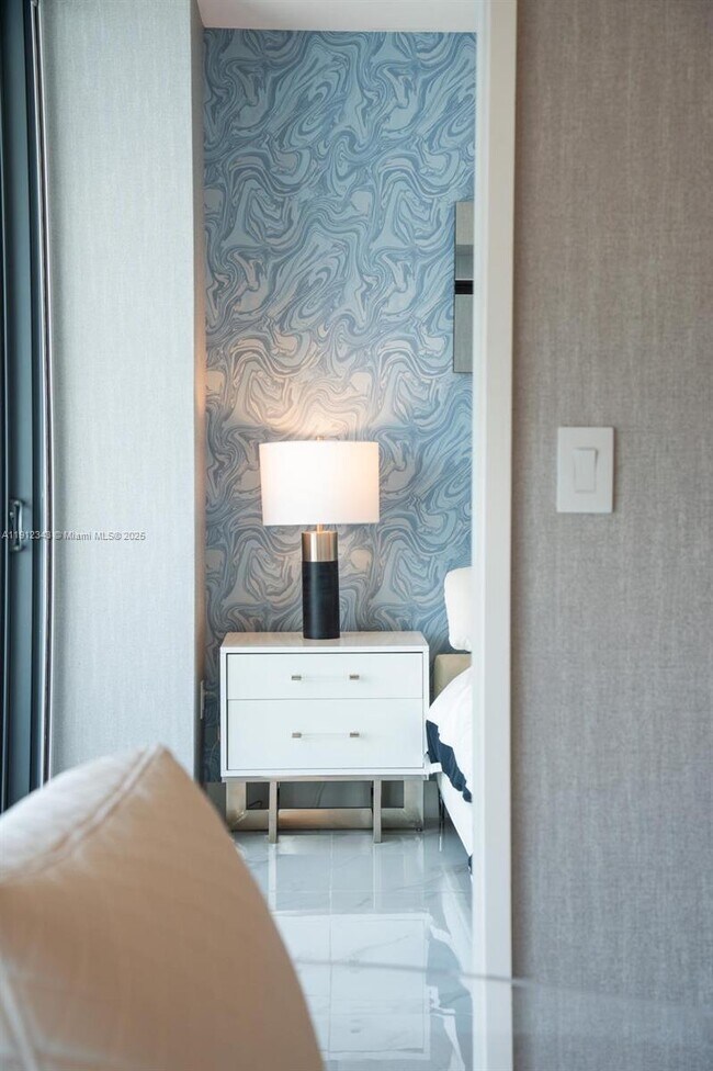 Building Photo - 700 NE 24th St