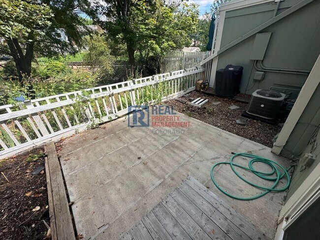 Building Photo - 2840 S Kenton Ct