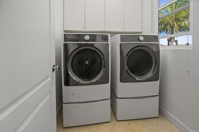 Building Photo - 7479 Mermaid Ln