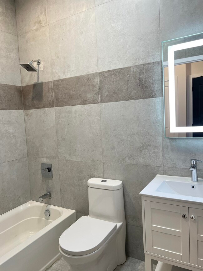 Building Photo - 107 Magazine St