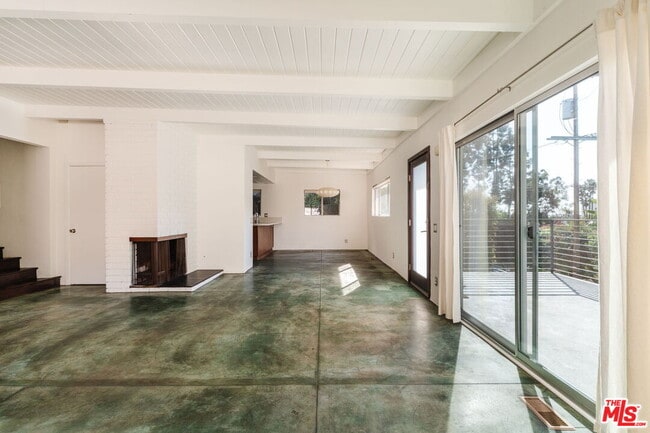 Building Photo - 2042 Sanborn Ave