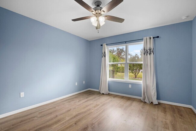 Building Photo - Stunning  2-bedr 2-bath+ Den/office home located in the desirable Lindsford in Fort Myers