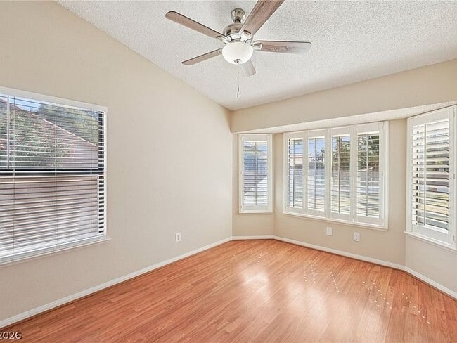 Building Photo - 582 Kavanagh Pl