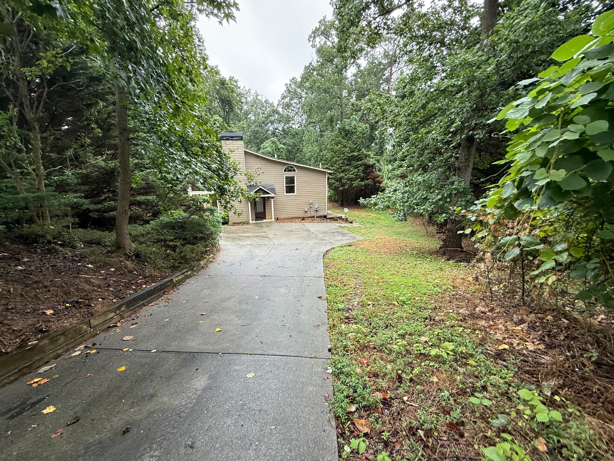 Building Photo - 1505 Hillcrest Dr